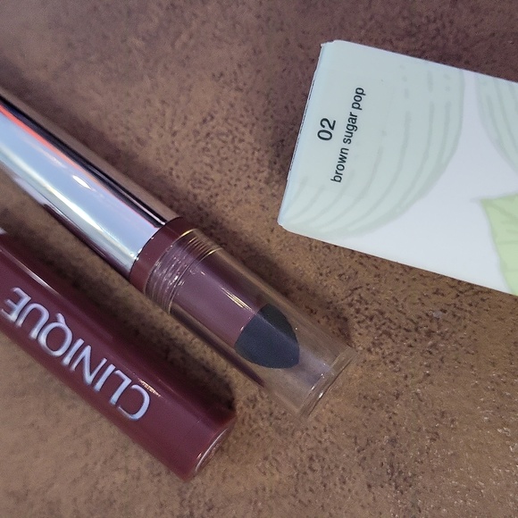 Clinique • Pop Lip Shadow • Brown Sugar Pop • Cushion Matte Lip Powder - Picture 4 of 4